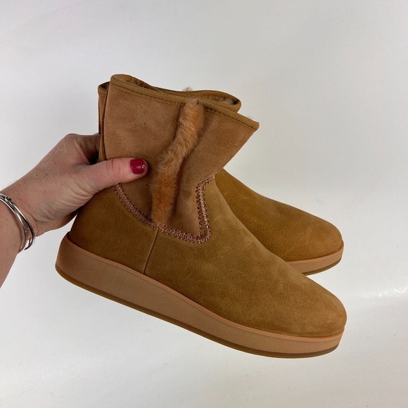 OluKai Pa'ina Hulu women's size 7 tan suede minimalist water resistant boots - Picture 10 of 12